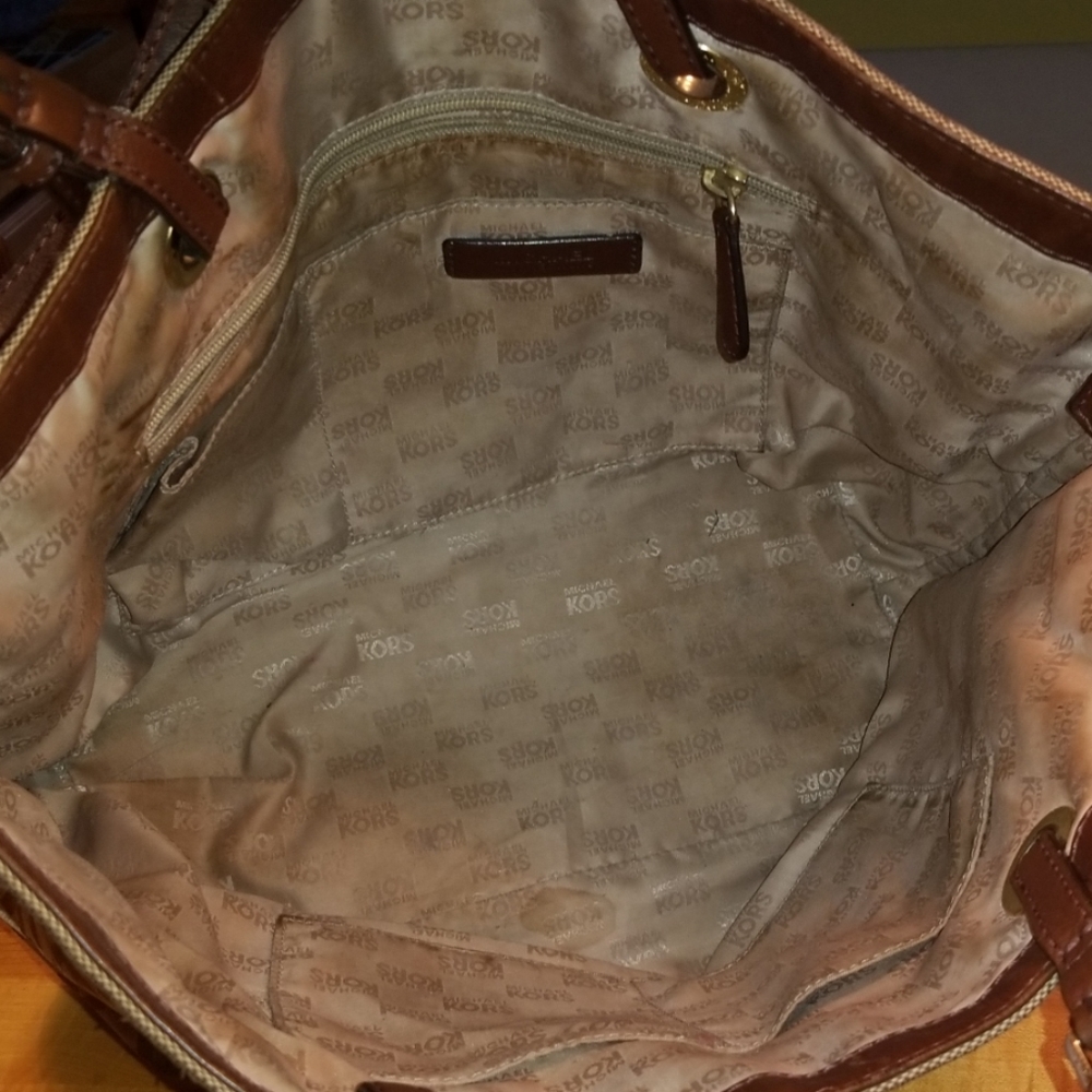 Michael Kors bag - Picture 3 of 6